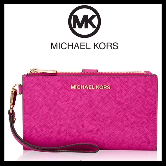 Michael Kors Handbags - MICHAEL KORS JET SET TRAVEL DOUBLE ZIP WRISTLET